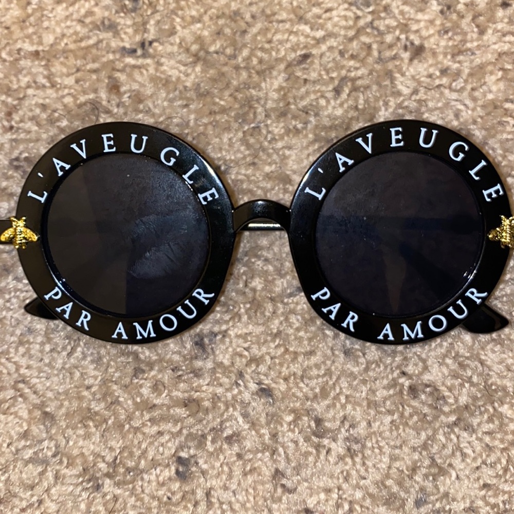Amour round sunglasses